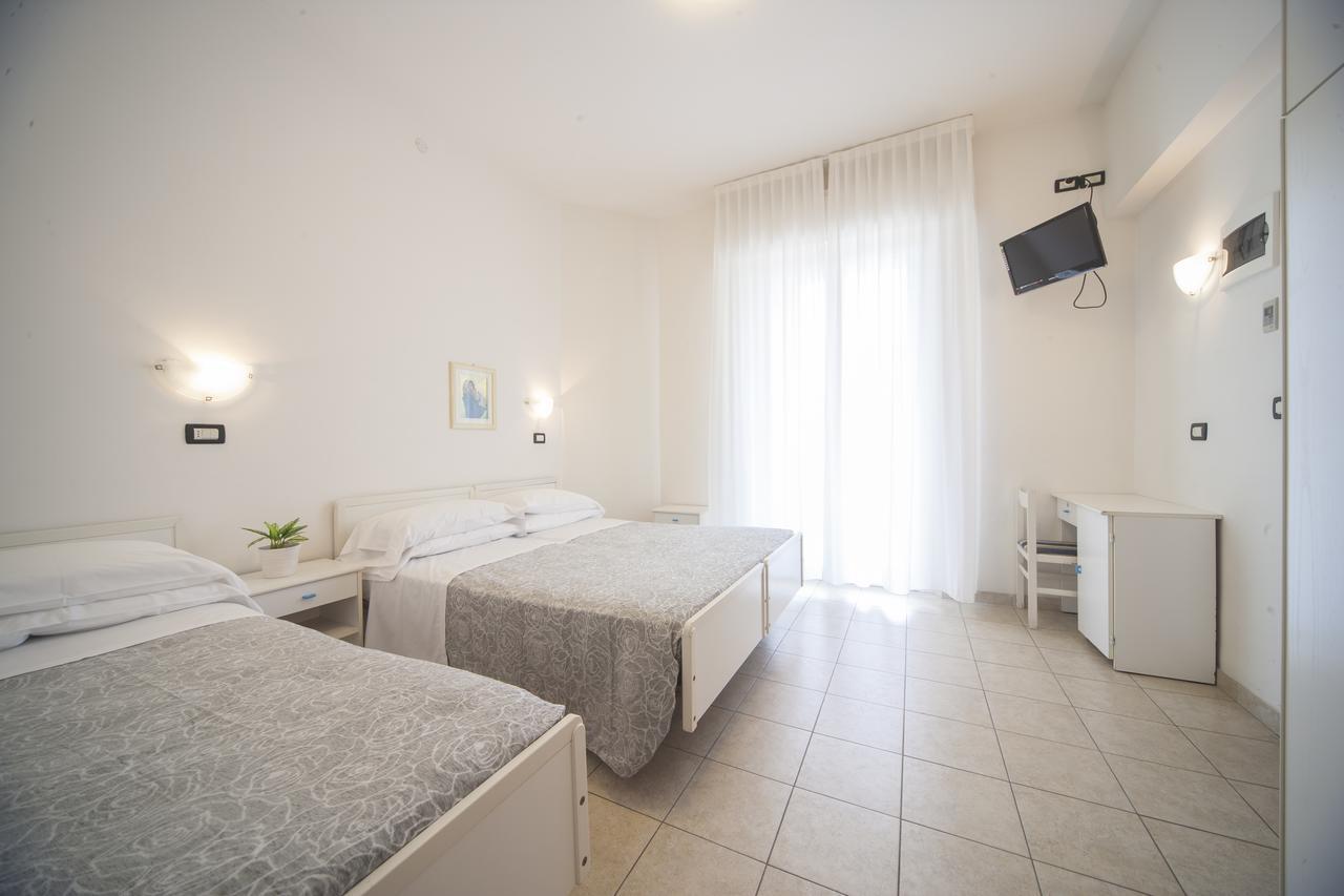 רימיני Hotel Aquila Azzurra מראה חיצוני תמונה