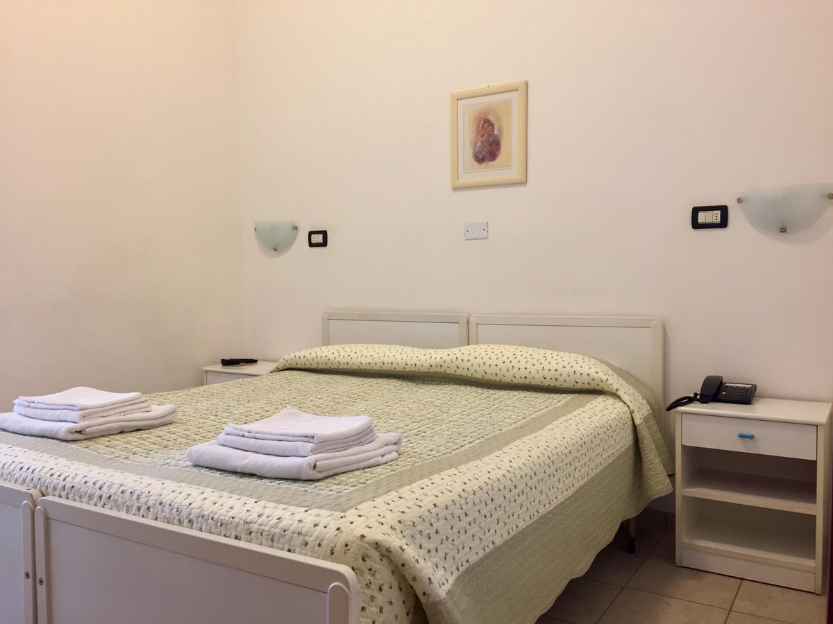 רימיני Hotel Aquila Azzurra מראה חיצוני תמונה