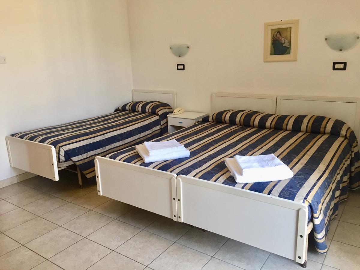 רימיני Hotel Aquila Azzurra מראה חיצוני תמונה