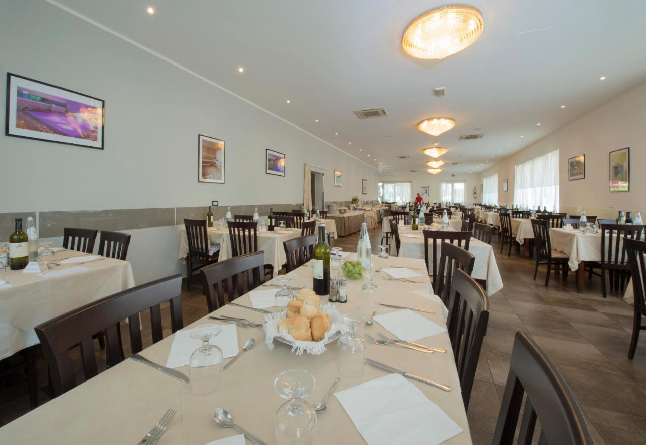 רימיני Hotel Aquila Azzurra מראה חיצוני תמונה