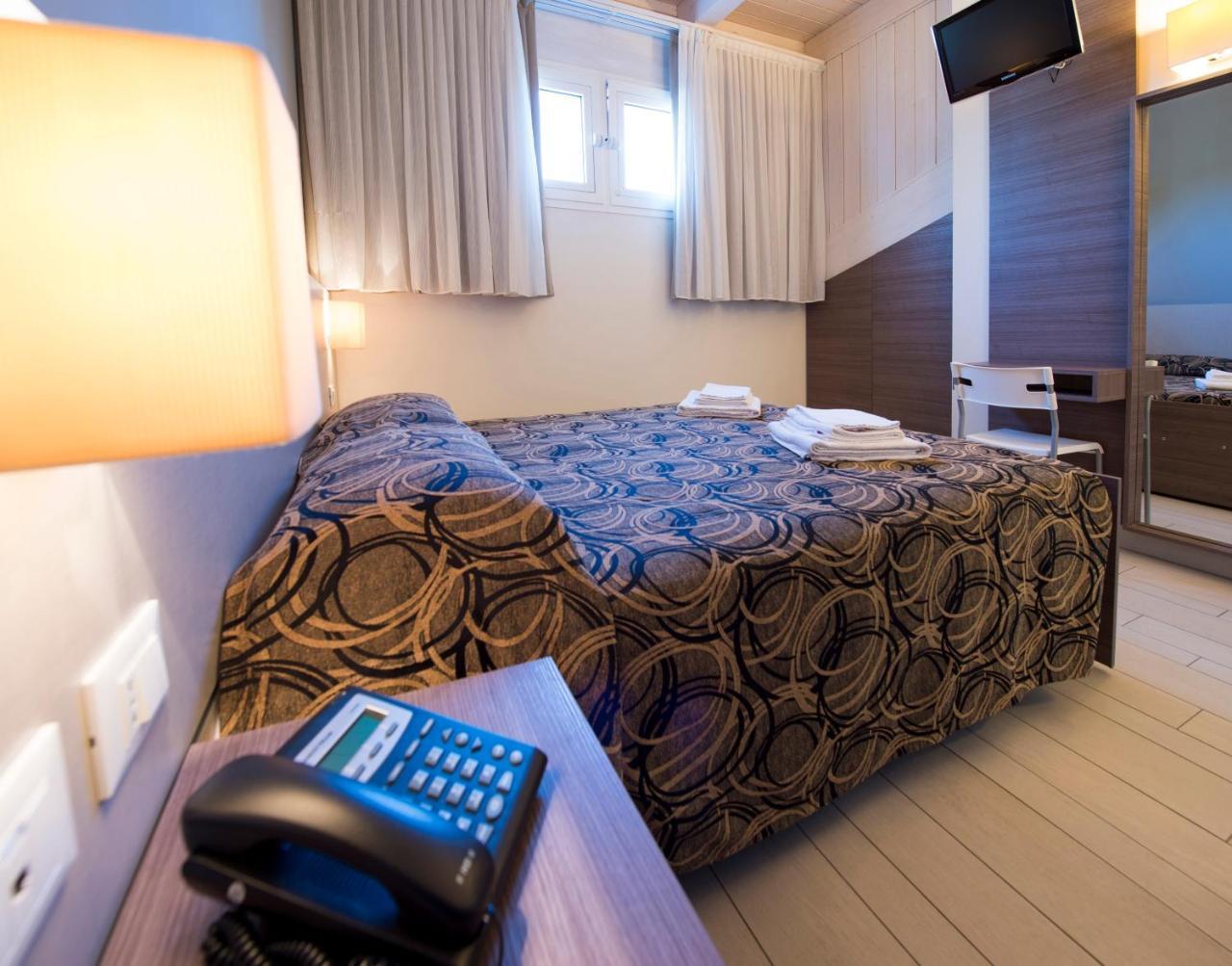 רימיני Hotel Aquila Azzurra מראה חיצוני תמונה